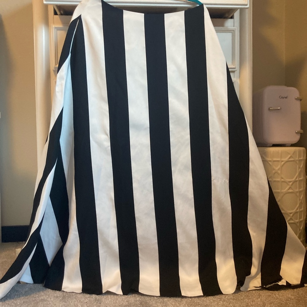 Belle Badgley Mischka black and white skirt
